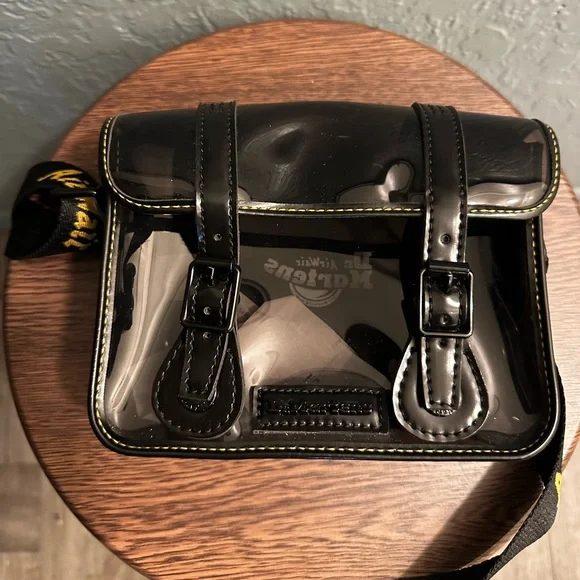 ショルダーバッグ・ポシェット Dr. Martens 7 Inch Transparent Crossbody Bag 7 Inch Transparent Crossbody Bag in Black | Dr. Martens